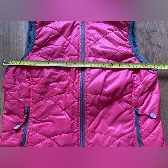 L.L. Bean Primaloft packable vest in pink and gray, XSP - Picture 4 of 7